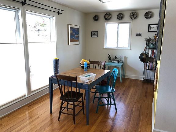 Dining area. Large windows have view of the Flatirons and front garden.