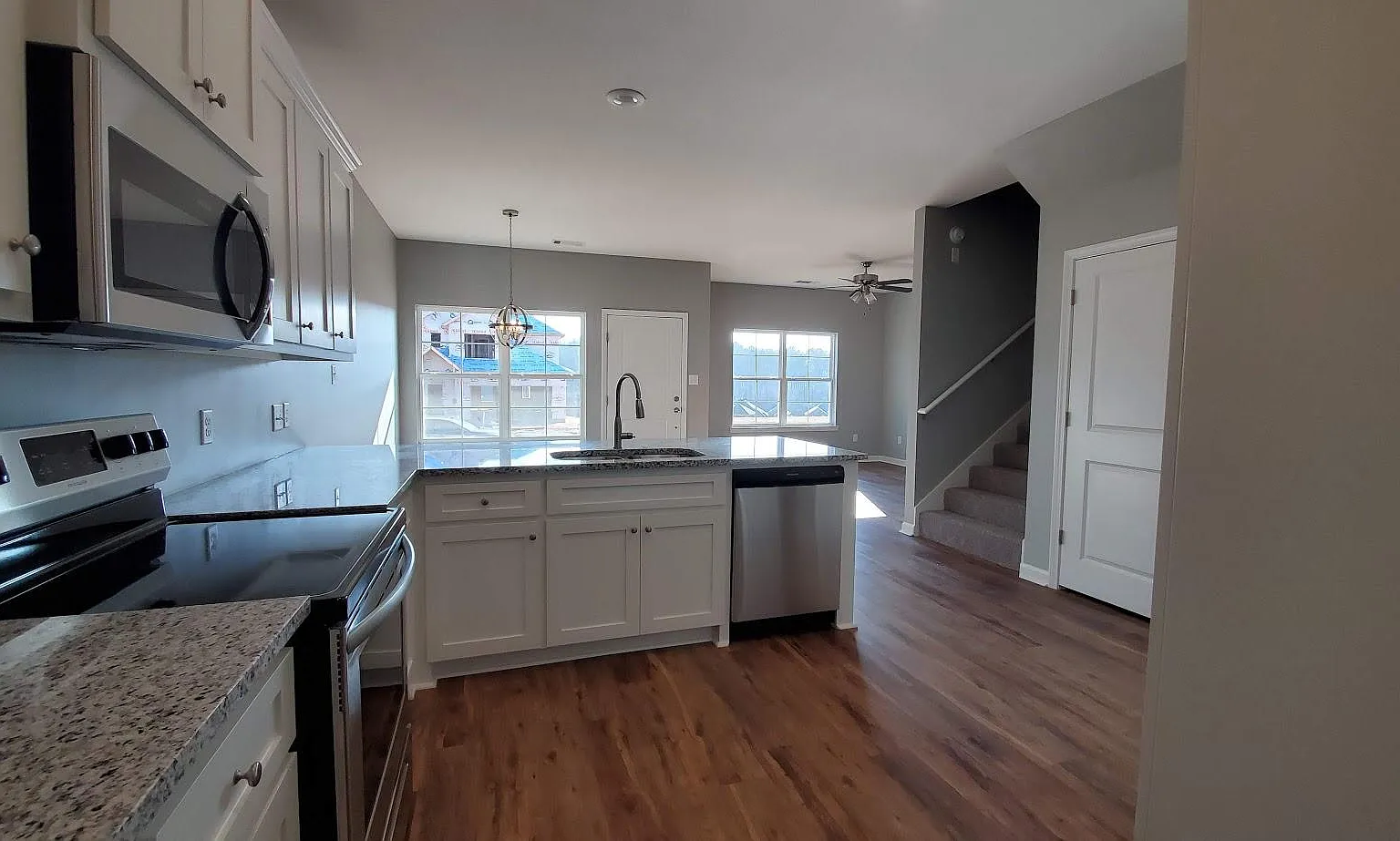 3 bed, 2.5 bath, 1500 sqft, $1,650 — Photo 3