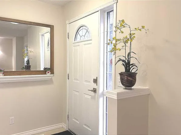 86 SW Harvest Rose Cir NE, Calgary, AB T3K 4M7
