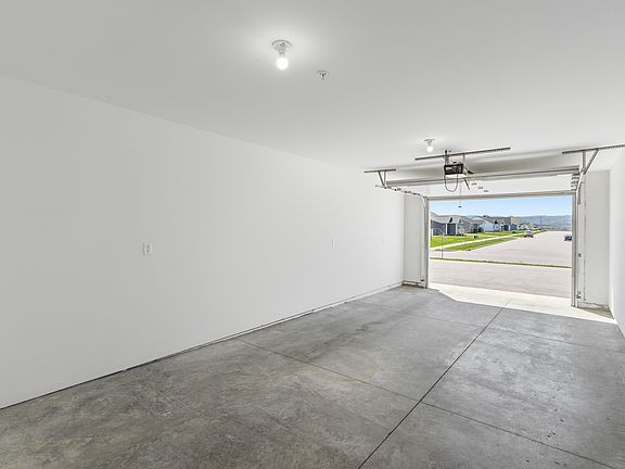 4th image of 1360 Bayberry Ln #304
