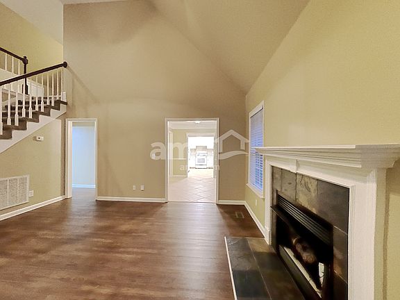 3rd image of 323 Braxton Dr