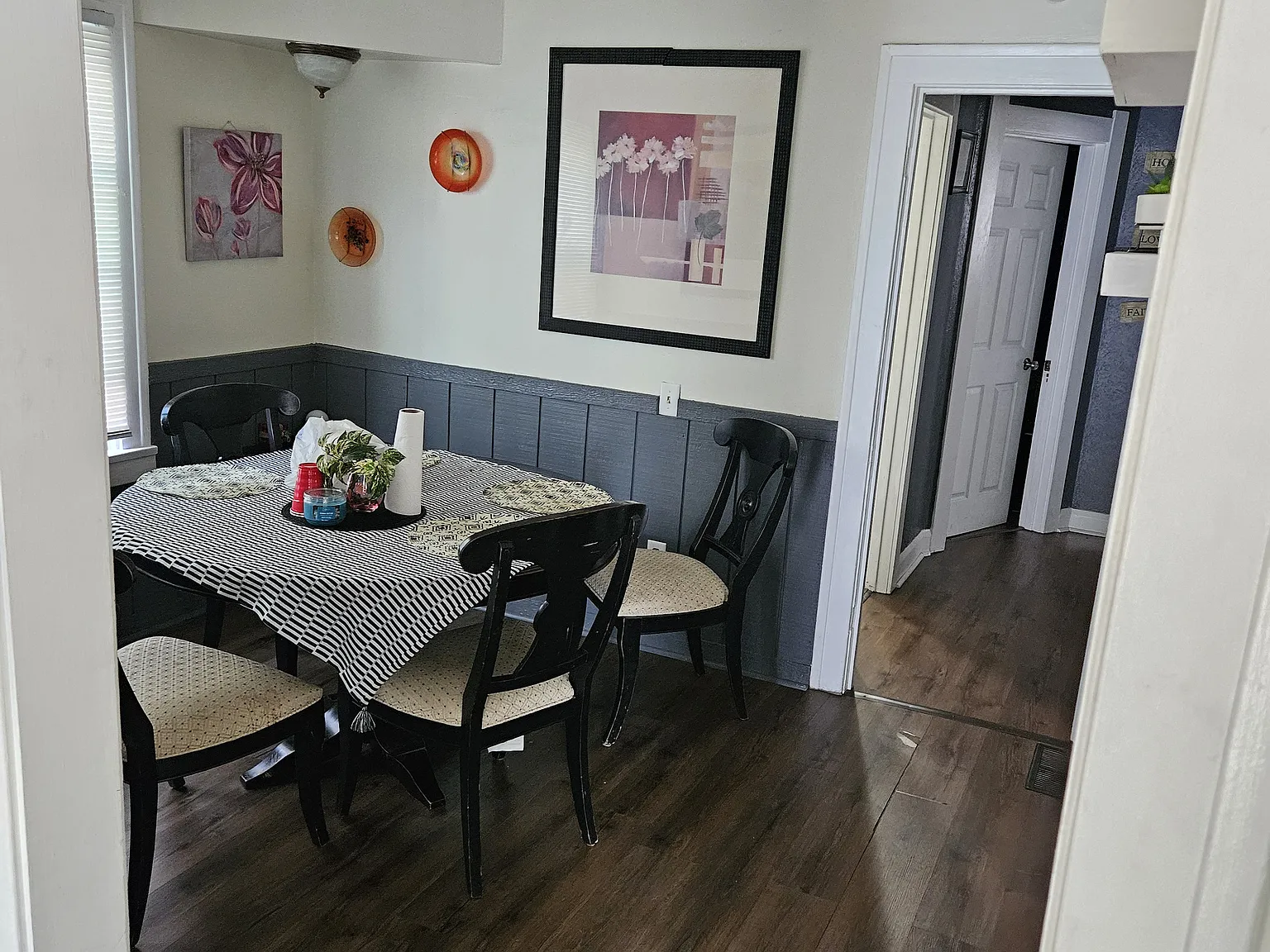 2 bed, 2400 sqft, $1,100 — Photo 4