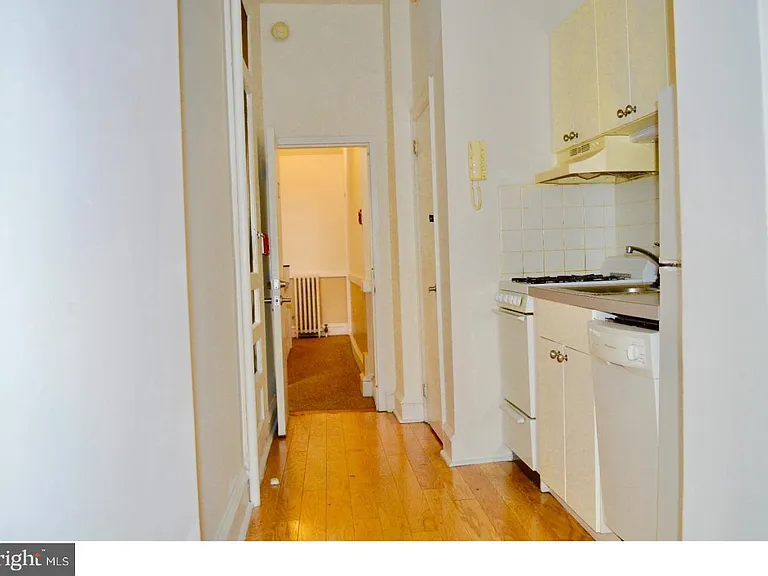332-34 S 17th St #3C — Photo 5