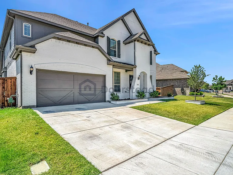 1705 Bellinger Dr — Photo 2