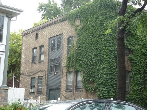 2nd image of 89 Oxford St N