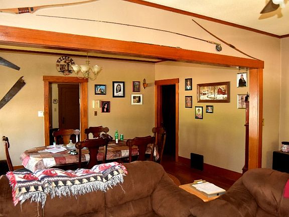 3rd image of 203 E 6th St