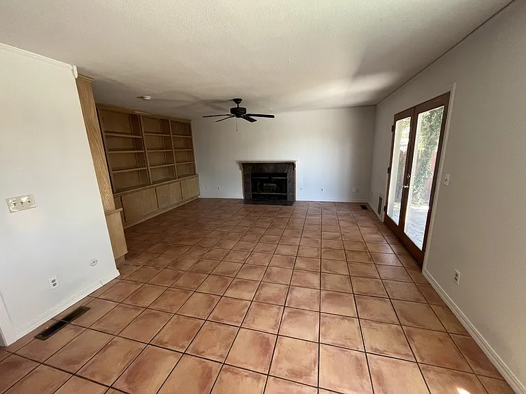 511 Bluff Dr — Photo 8