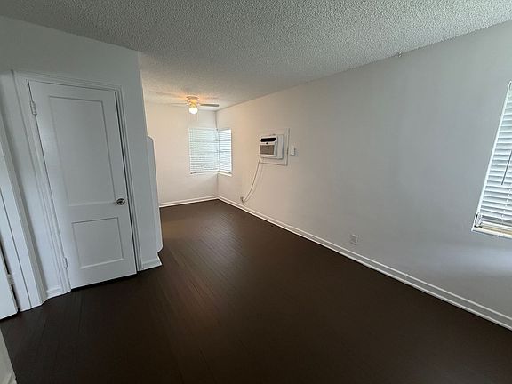 4th image of 511-526 6th Ave N #519