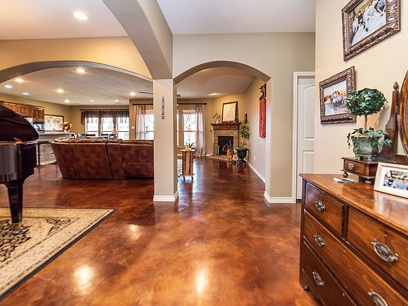 5th image of 5916 Oak Creek Dr