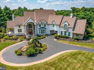 2 Carnation Ln, West Chester, PA 19382