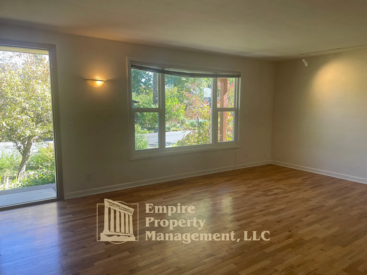 1090 Corydon Street - 1 — Photo 4