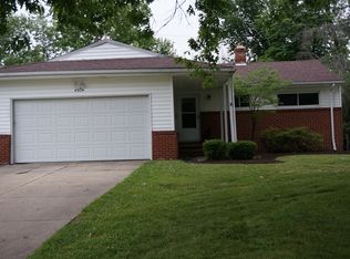 4974 N Sedgewick Rd, Lyndhurst, OH 44124