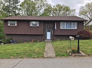 2224 Circle Dr, Milton, WV 25541