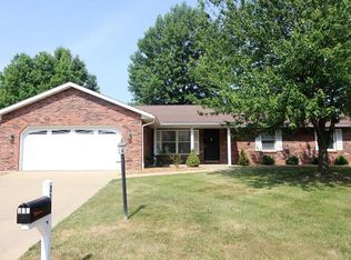 315 Lotus Dr, Swansea, IL