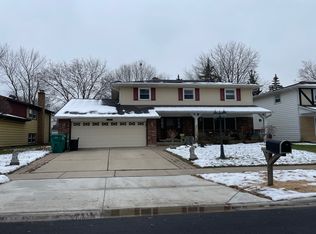 261 Anthony Rd, Buffalo Grove, IL 60089