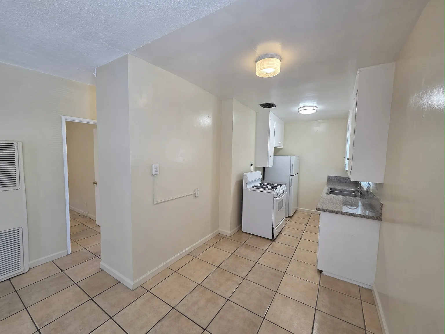 2 bed, 760 sqft, $1,995 — Photo 3