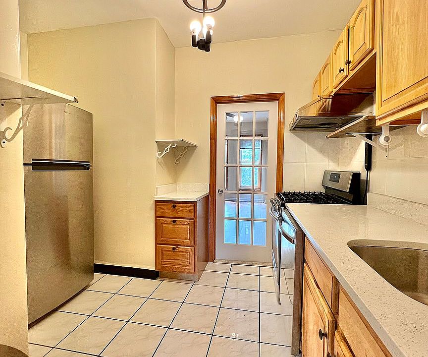 1st image of 363 Jefferson Ave Floor 3