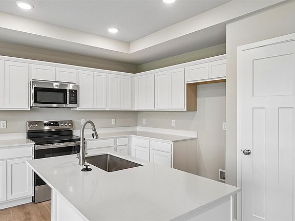 3rd image of 212 S Walnut Dr
