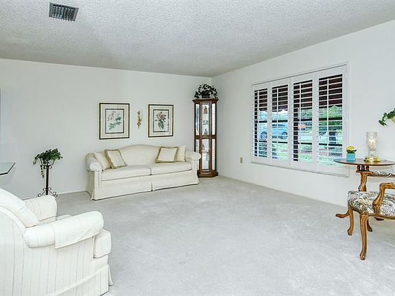 3rd image of 3845 Easton St