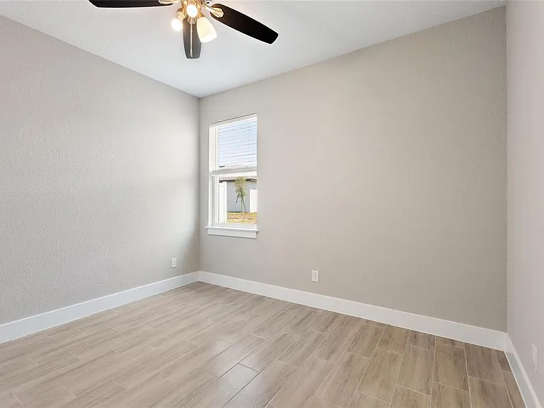 302 Elderberry Ct — Photo 19