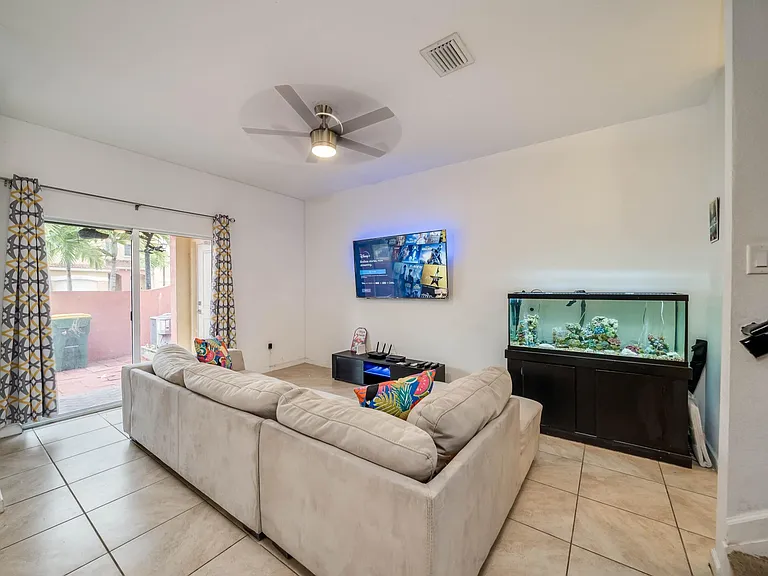3511 NW 29th Ct — Photo 4