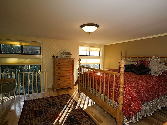 4th image of 20 Evergreen Way Unit A
