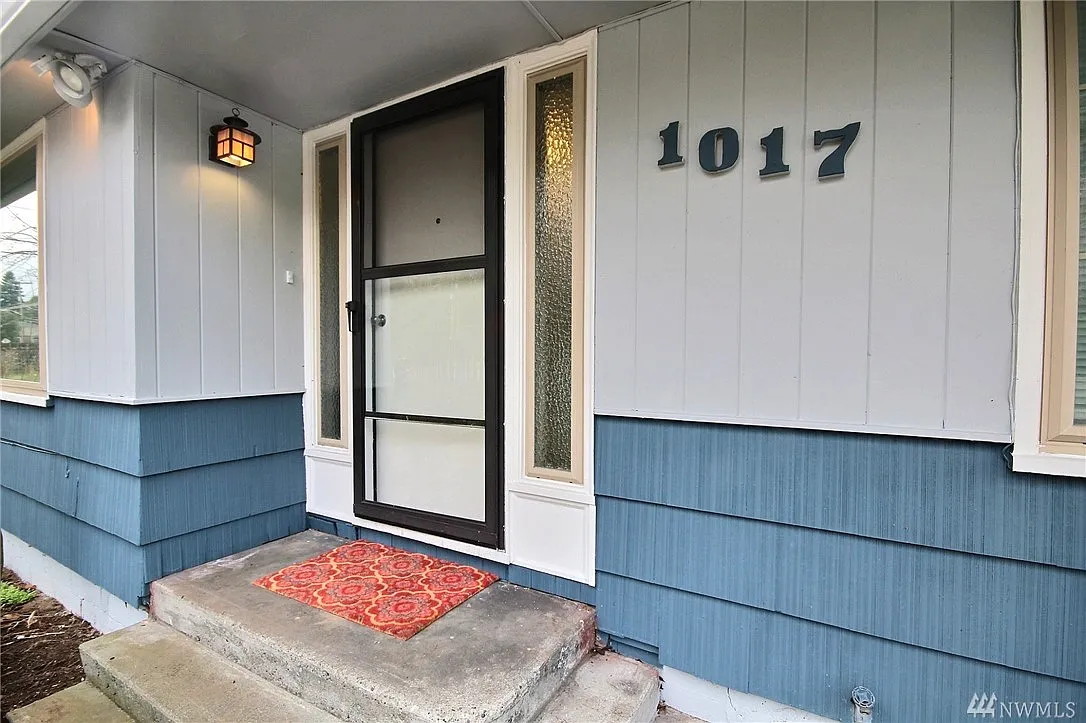 1017 S 128th St photo 1