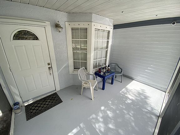 screened front patio