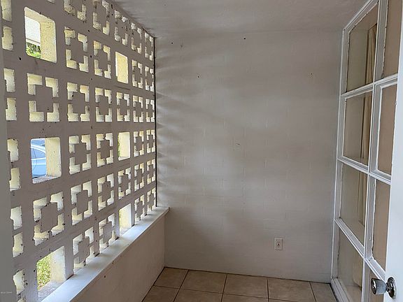 4th image of 732 N Halifax Ave #101