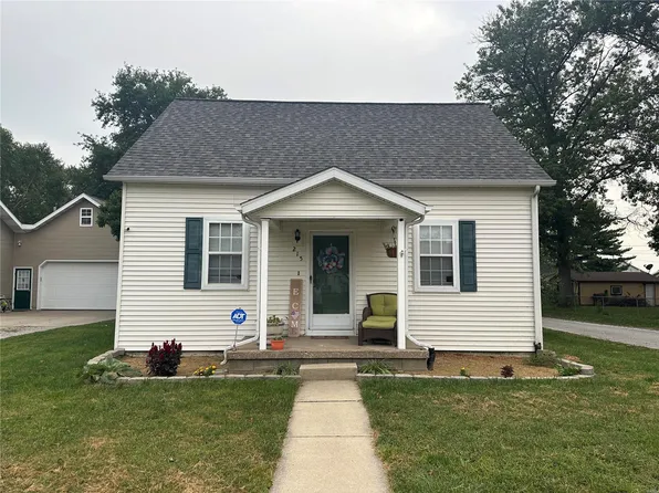 215 W Hanover St, New Baden, IL 62265