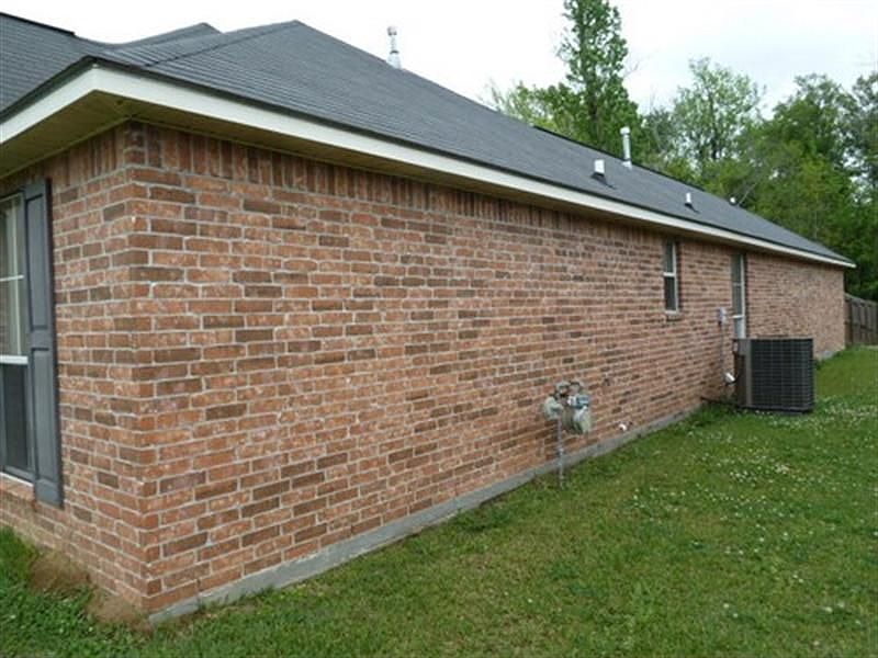 2nd image of 23862 Springhill Dr