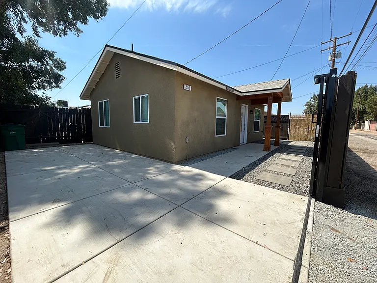 251 S F St #1/2 — Photo 2