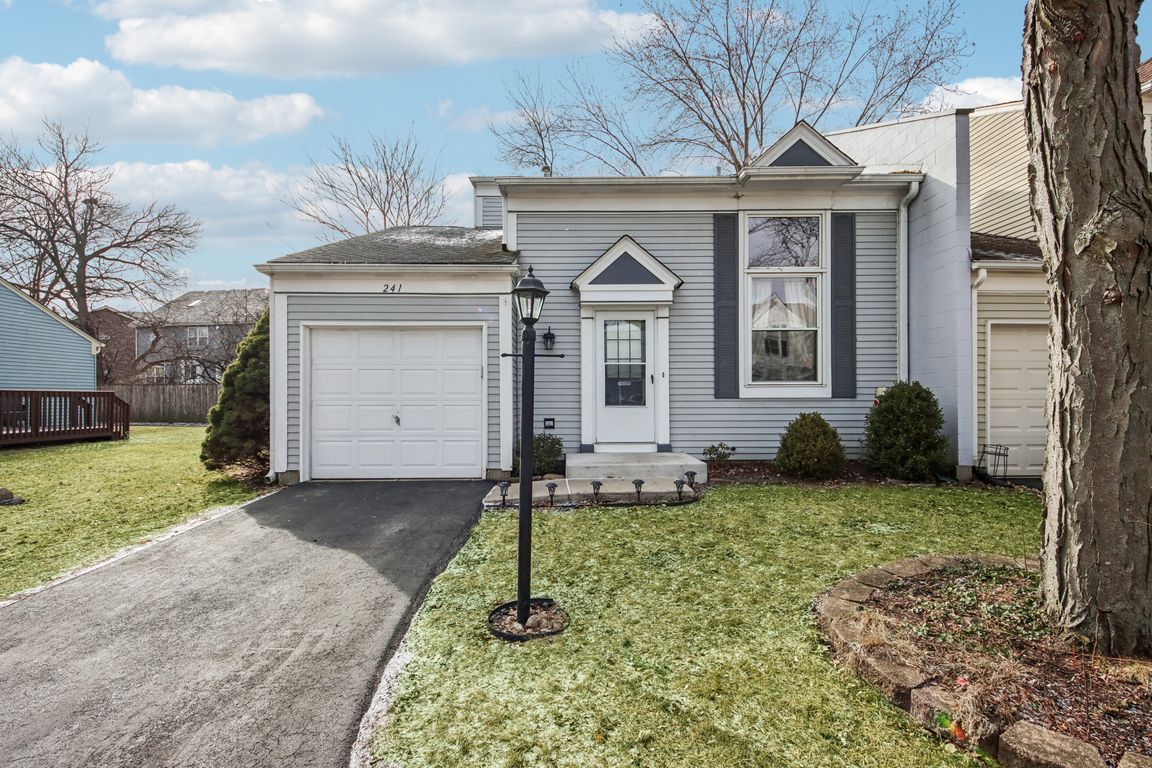 W Fairfield Ct-S2302-001.jpg