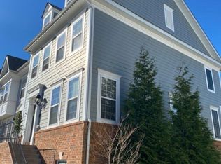 10 Mustang Dr, La Plata, MD