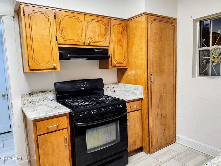 618 N Estrella St — Photo 14