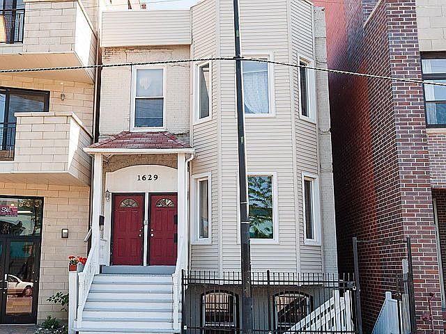 1st image of 1629 N Clybourn Ave #P1