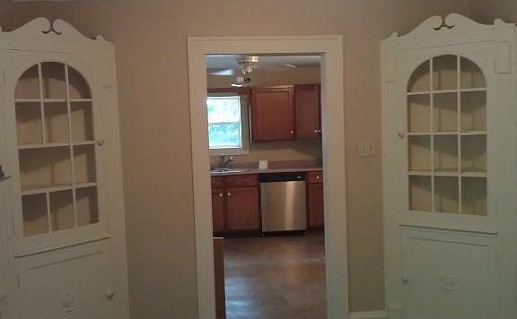 4th image of 1644 Bush Ave