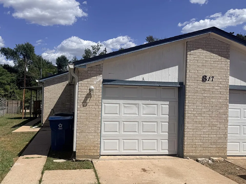 817 Lloyd Ln #A