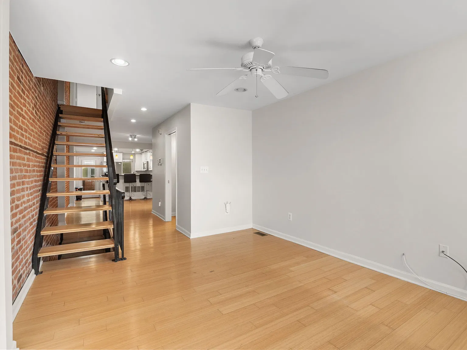 2 bed, 1360 sqft, $2,400 — Photo 4