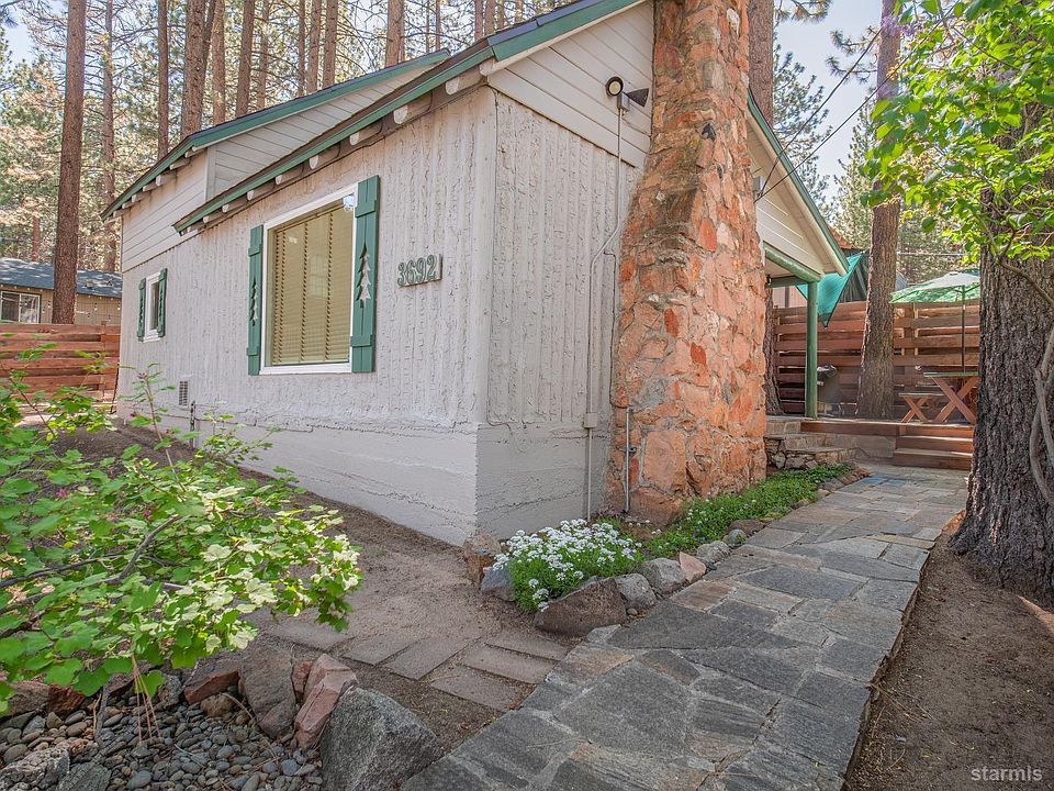 2nd image of 3692 Larch Ave