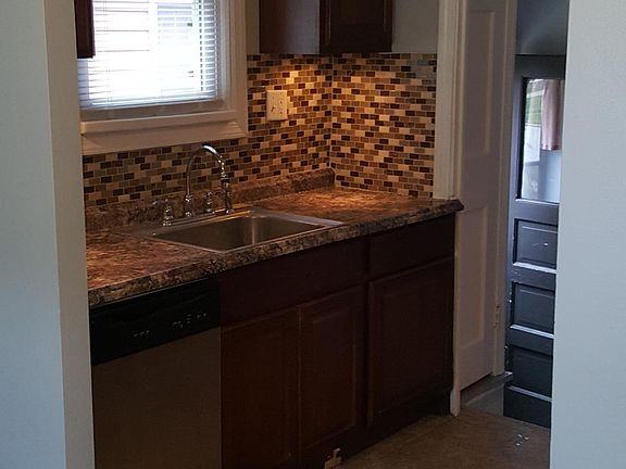 3rd image of 7431 Woodhaven Ave