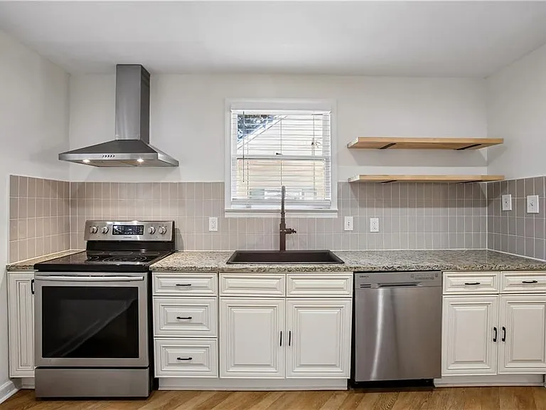 1649 Beecher St SW — Photo 11