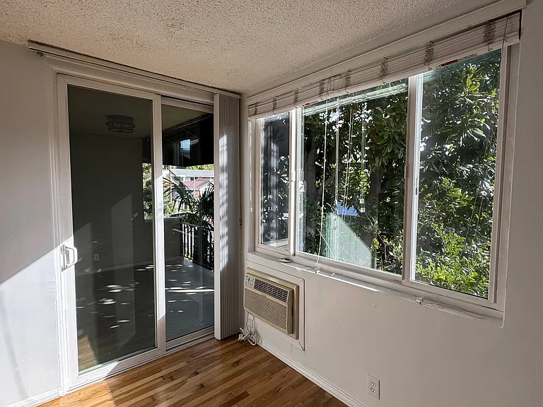 1921 Vista Del Mar St #204 — Photo 3