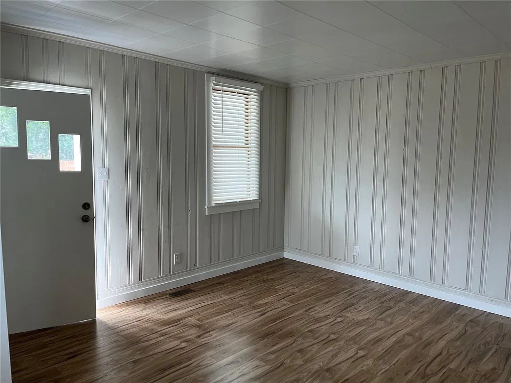 2 bed, $1,100 — Photo 4