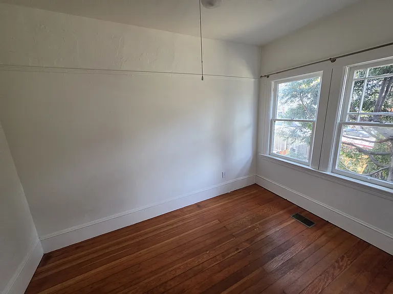 3139 Harrison St — Photo 16