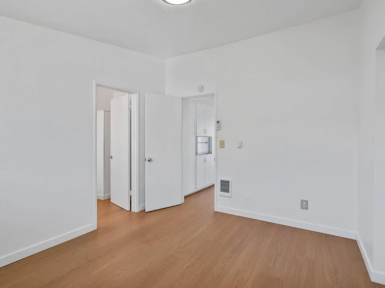 460-492 N Broadway St #472 — Photo 16