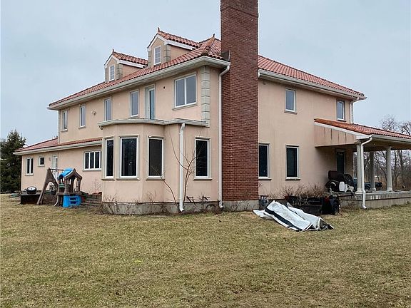 3rd image of 295 Golfview Ct