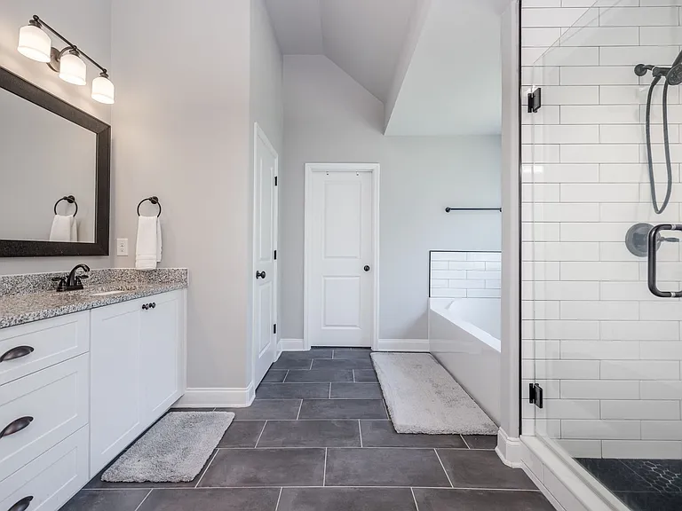 821 Lost Grove Trl — Photo 32