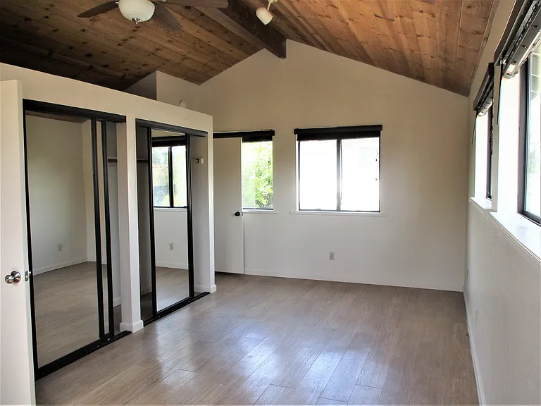 736 Pine St — Photo 17