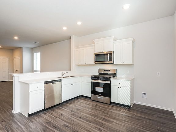 4th image of 9020 Yellow Rose Dr